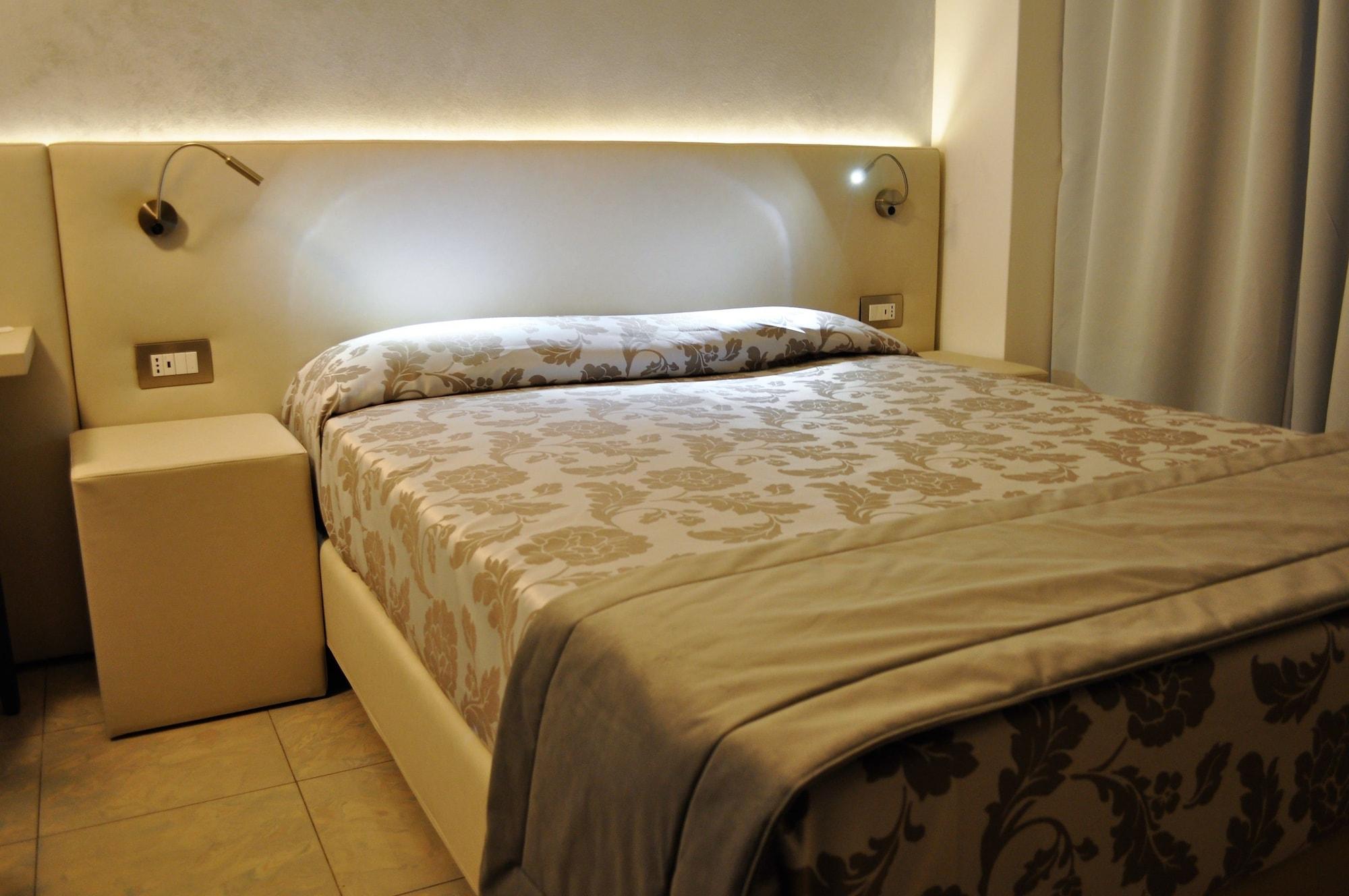 Garibaldi Hotel 3*